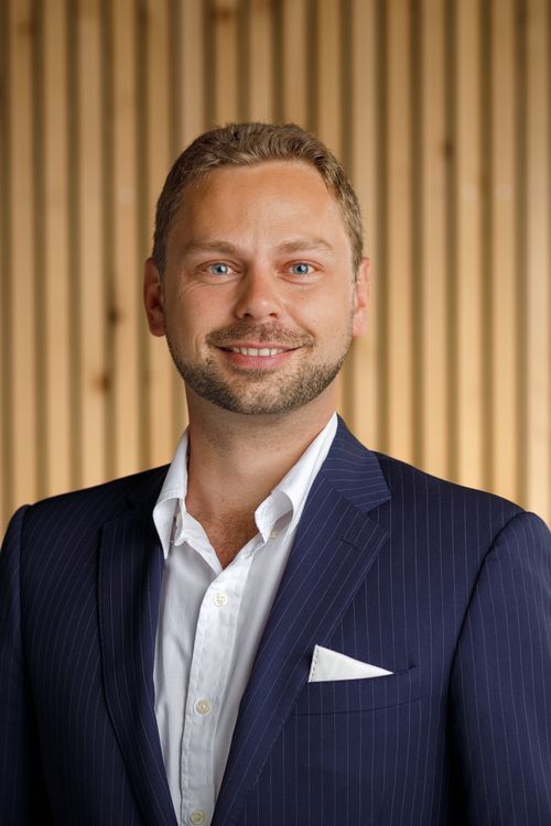 62b19116e08d625019b7103a_Phil Norris-p-500